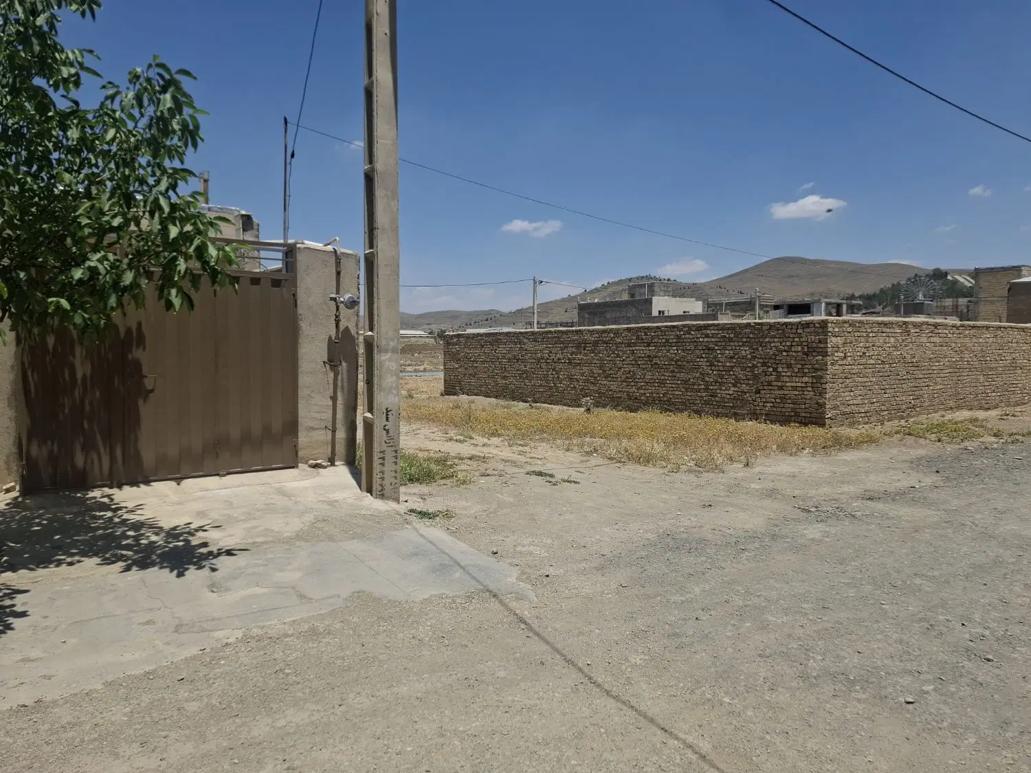 زمین فروشی