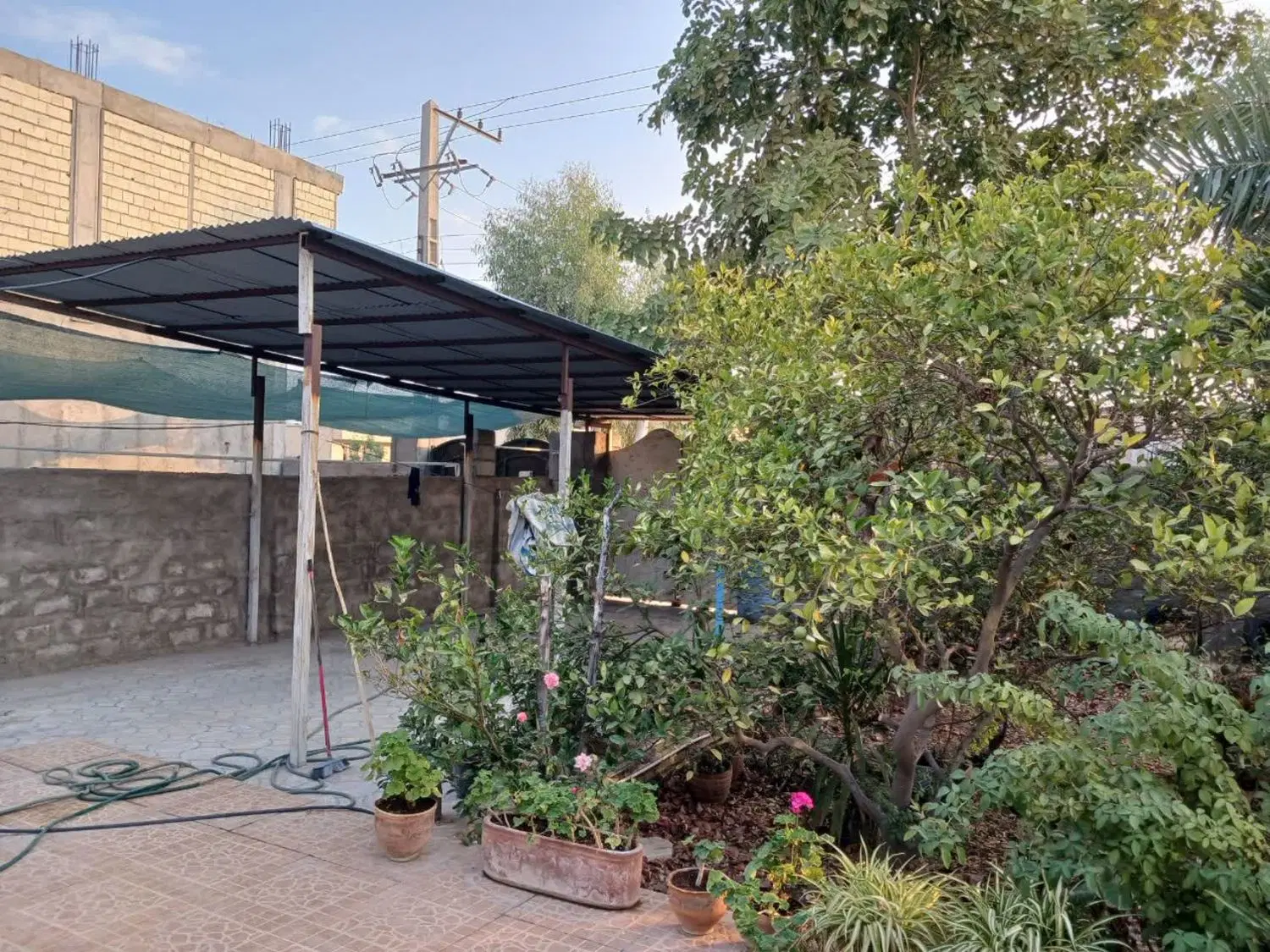 خانه فروشی عنبرآباد خیابان مطهری  نبش خیابان اصلی