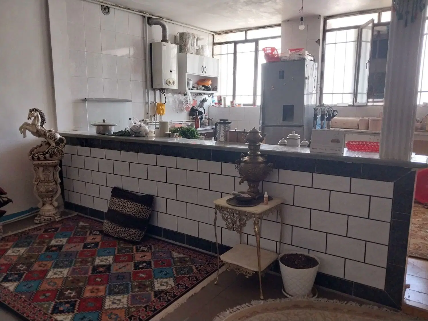 خانه طبقه بالا بزرگ واقع در دره گرم نگارستان۲۱