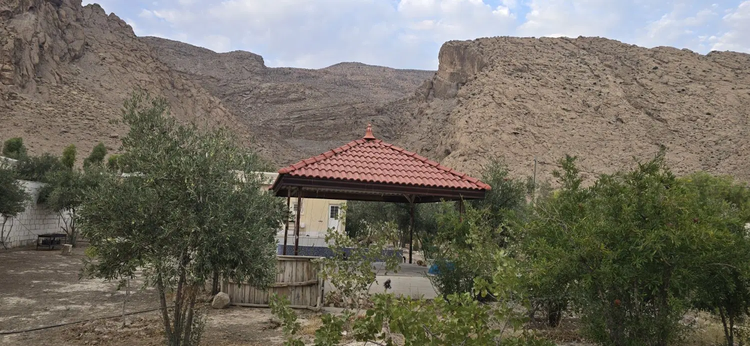باغ ویلا استخردار حاشیه کوه رحمت شرق تخت جمشید