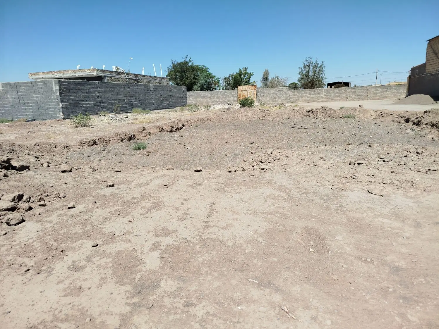 زمین فروشی