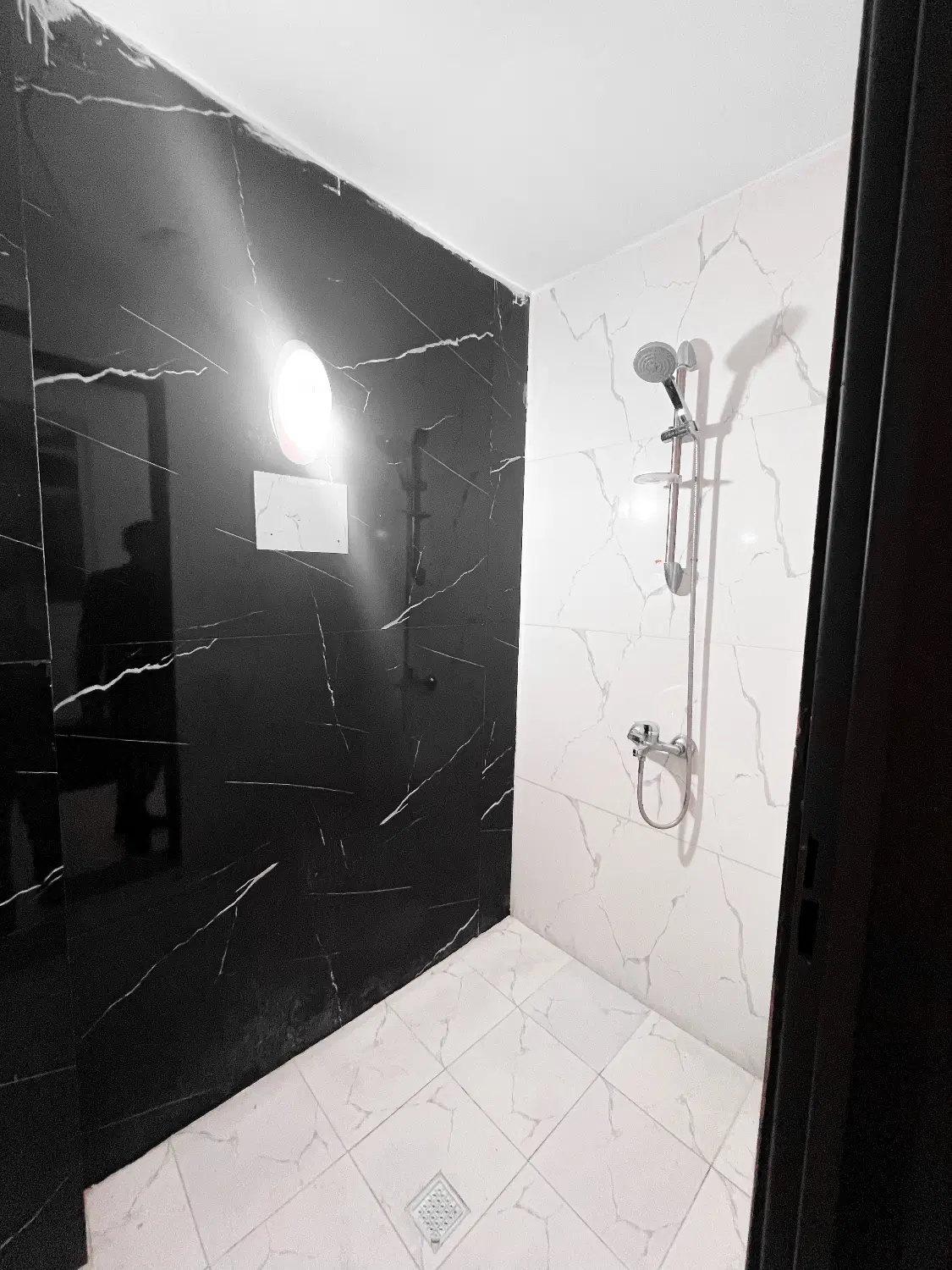 اسانسور_پارکینگ_ تراس_مجهز به دوربین مداربسته