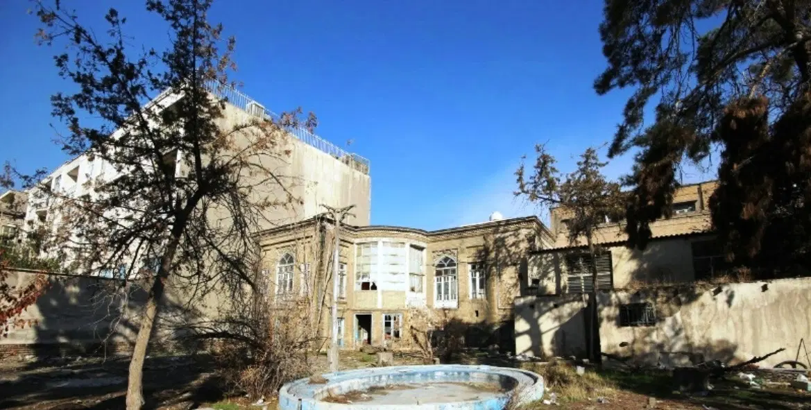 ۳۲۰ متر عرض ۱۱ سه نبش