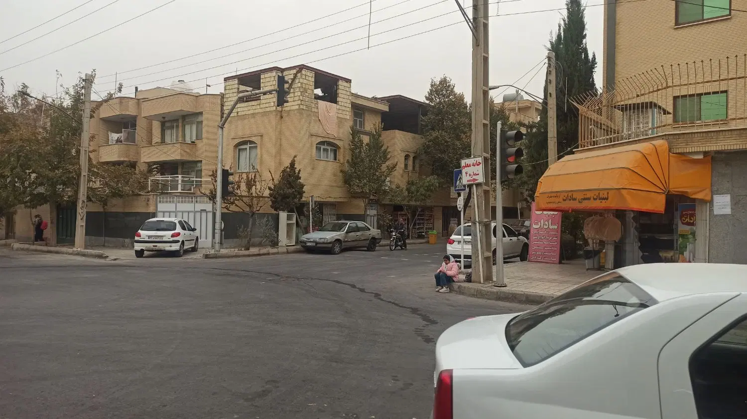 مغازه نقلی نبش چهارراه