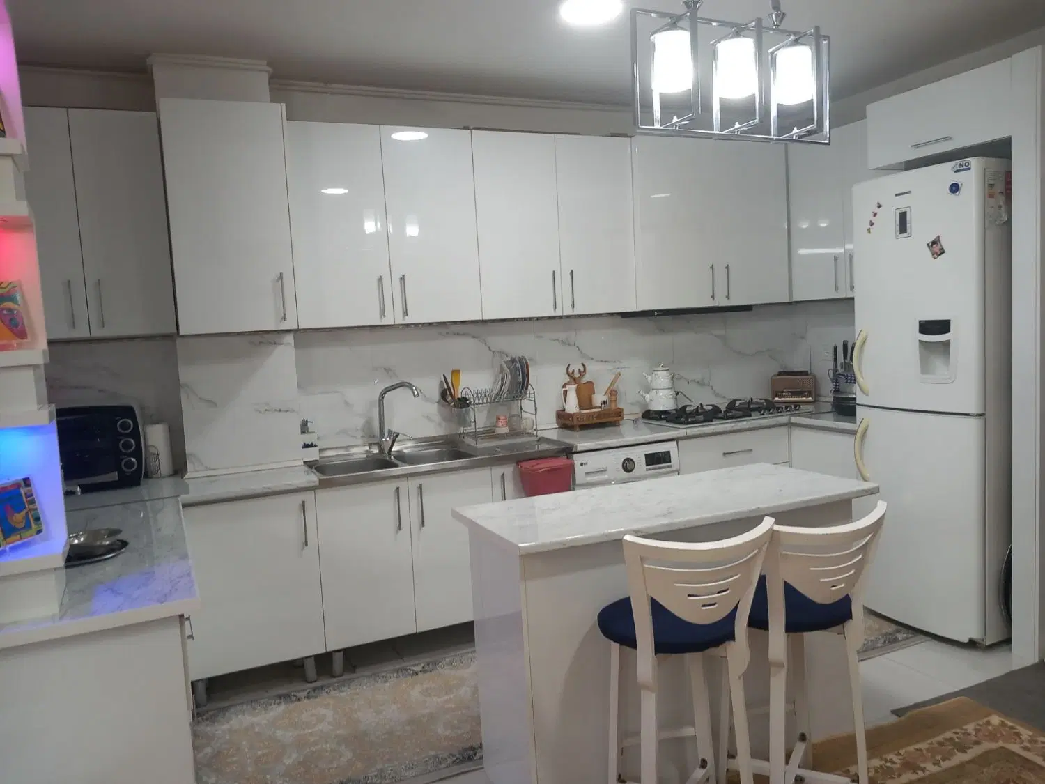 ۱۲۷مترسندتک برگ۲میلیاردو۶۰۰پارکینگ مشاع لوکیشن خوب