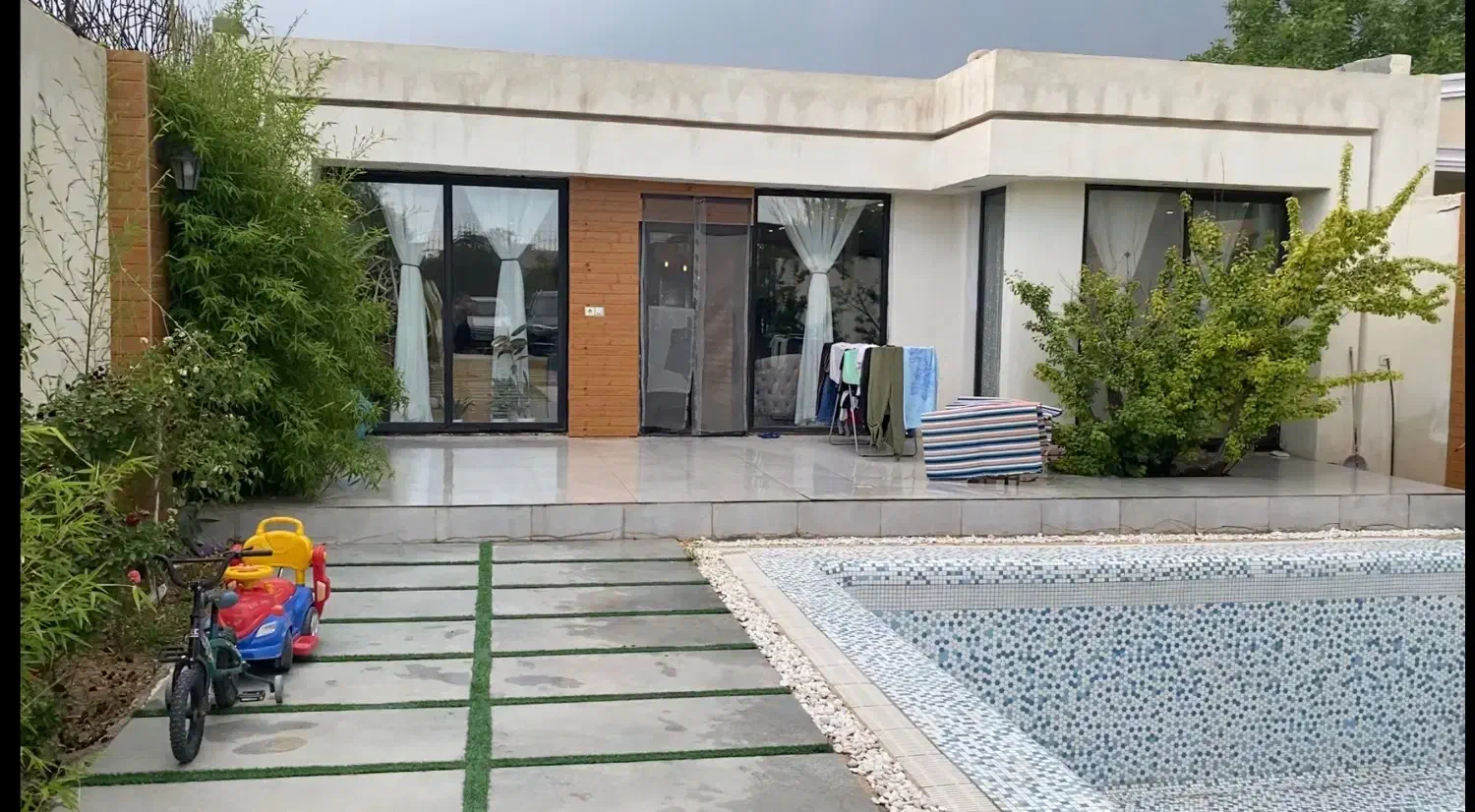 فروش و تهاتر باغ ویلا۴۰۰مترشهریار میدان نماز رزکان
