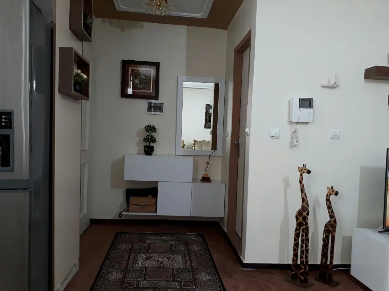 ۷۱ متر_ دوخواب _ بر خیابان چهاردهم