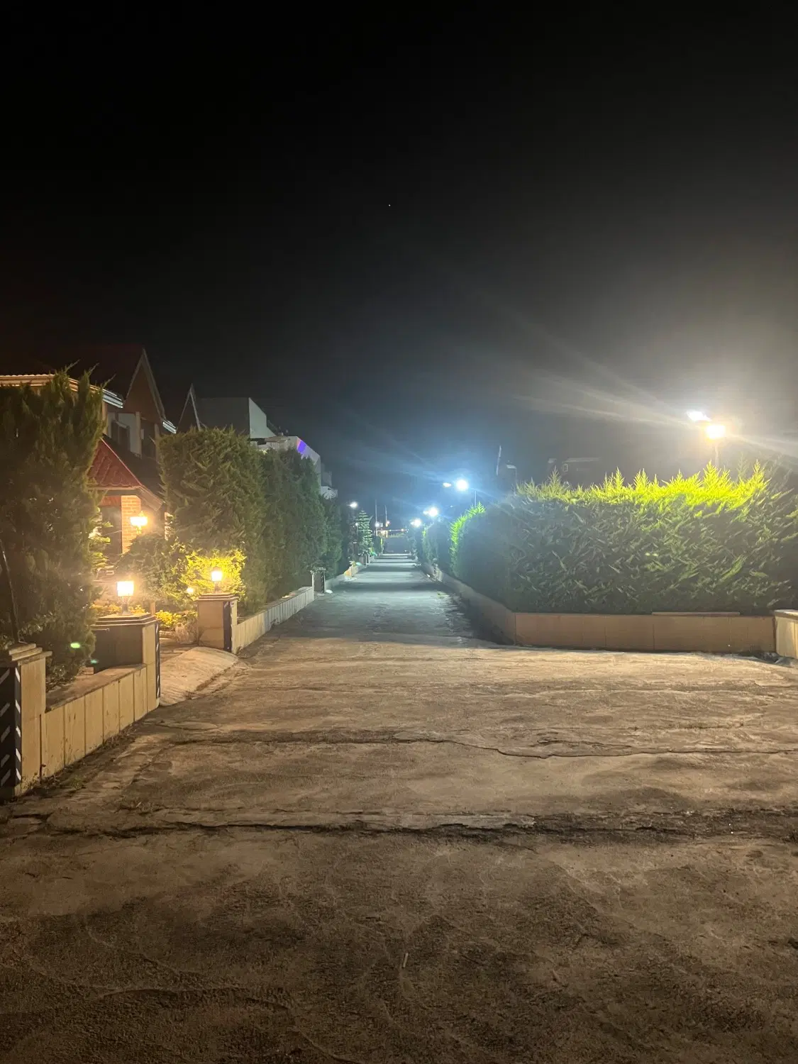 ونوش نوژان.شهرک۳۰۰ زمین۲۰۰بنا.سند