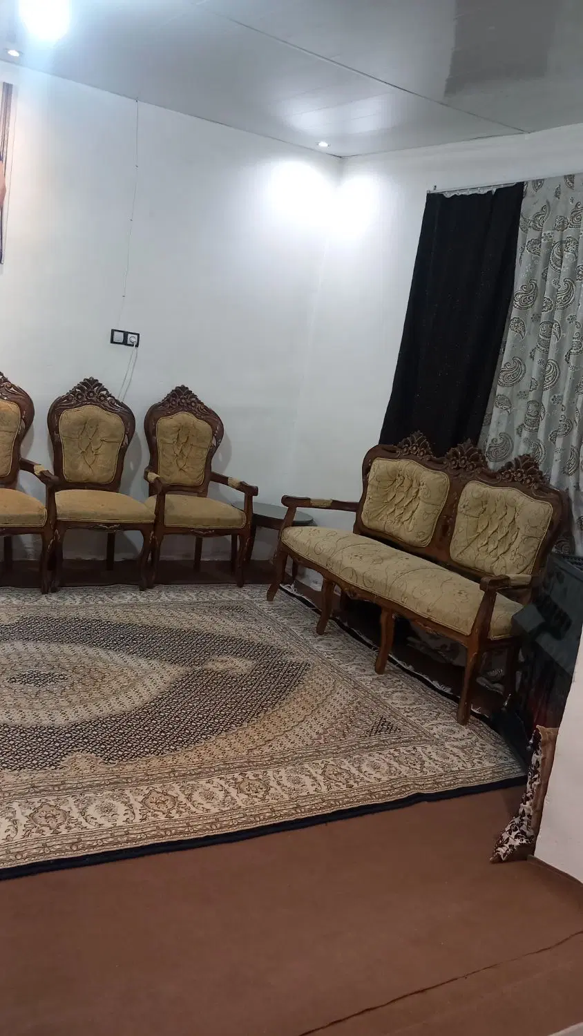 خانه ۱۷۰متر میباشد باخلج نسترن ۸