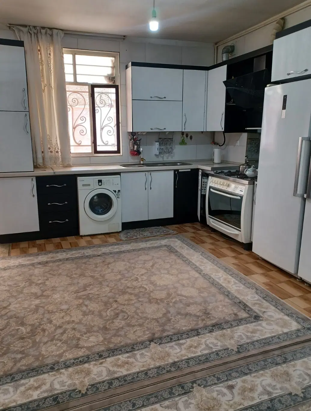 خانه ی صدمتری تمام اسکلت