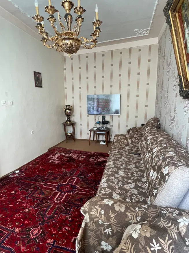 حیاط نقلی خیابان بهادری منصور