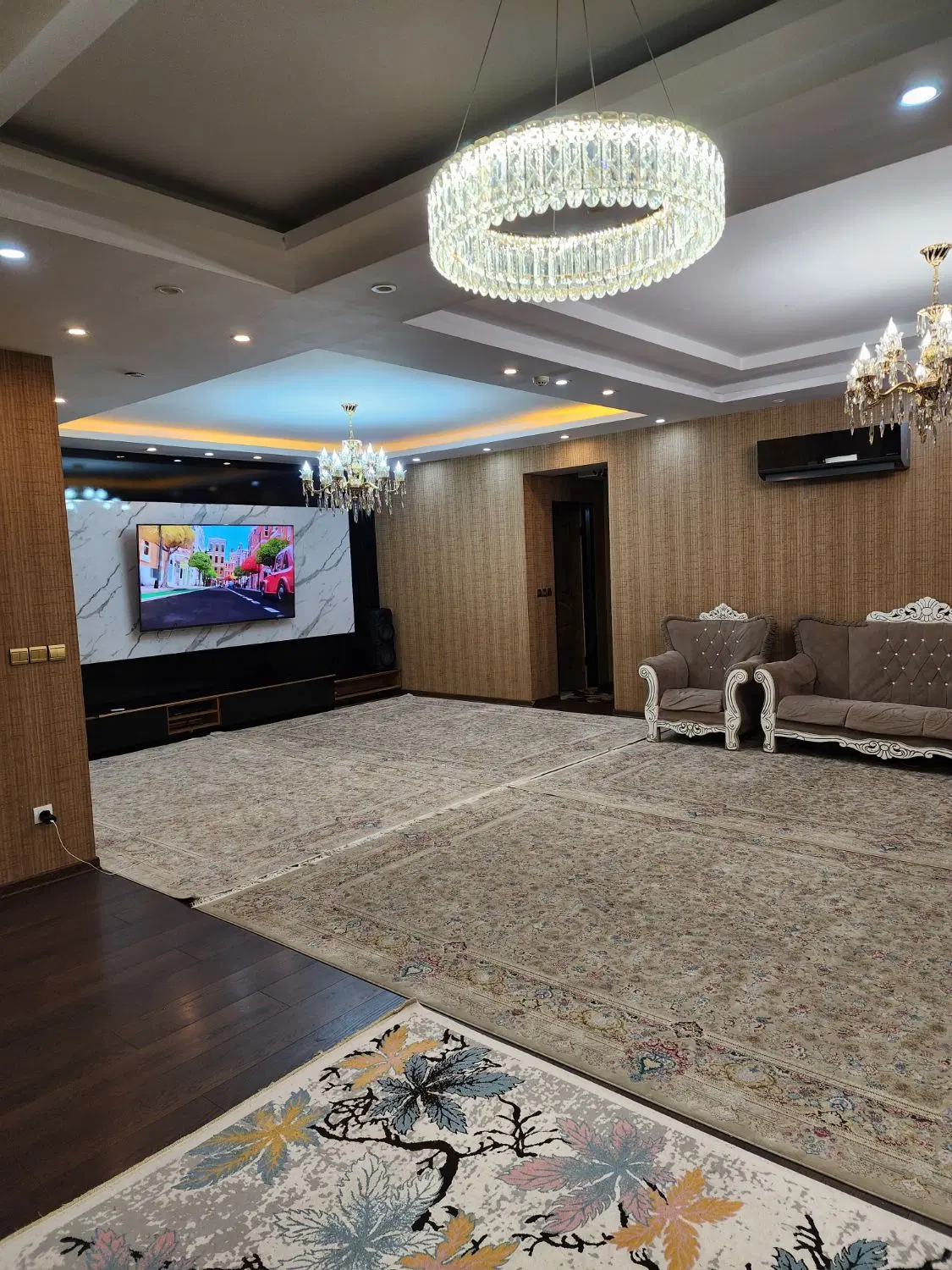 آپارتمان ۱۳۰ متری خرم