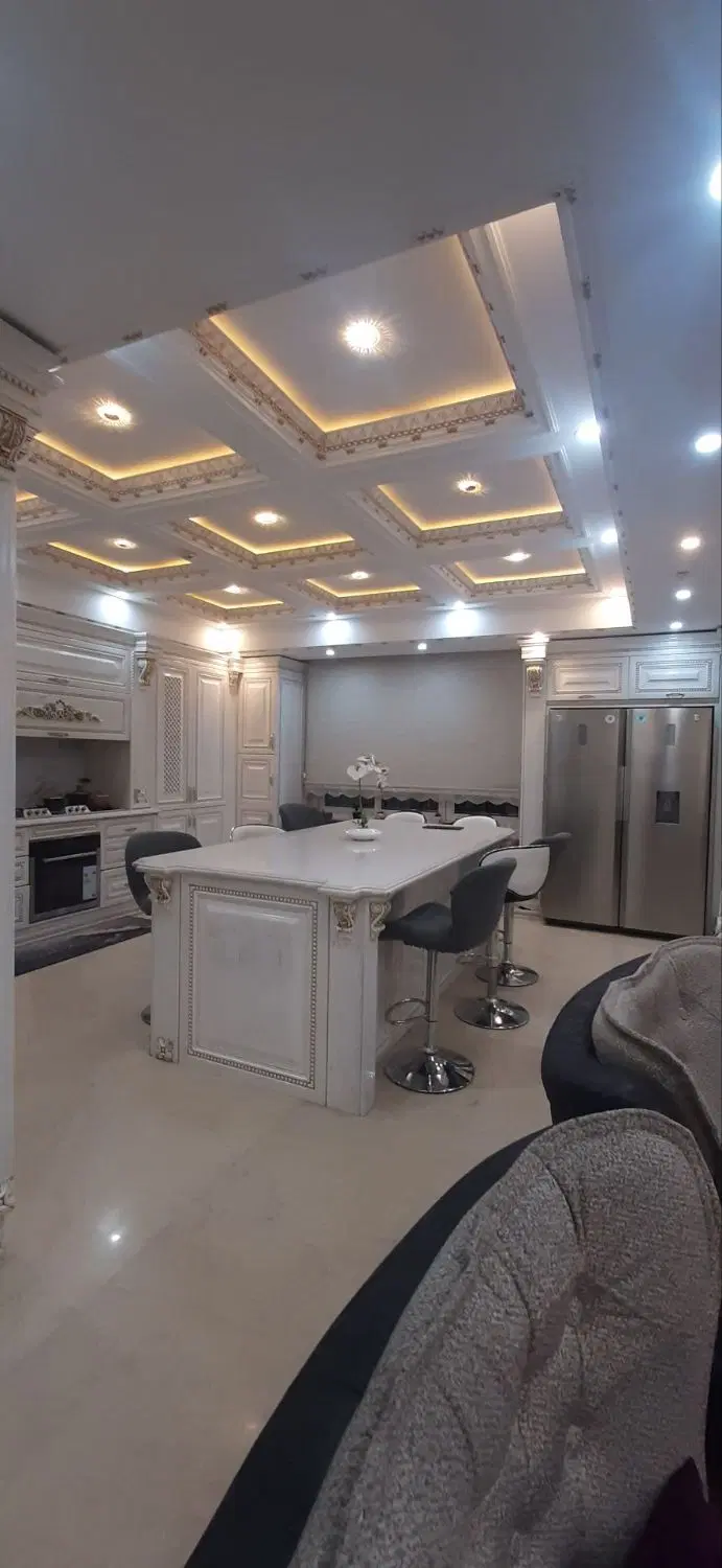 ۱۵۵متر طبقه۳ غرق در نور ۲پارکینگ باکس کاسبی