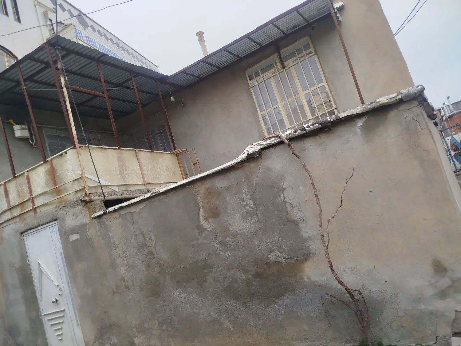 فروش خانه دونبش۱۰مترفاصله باخیابان اصلی