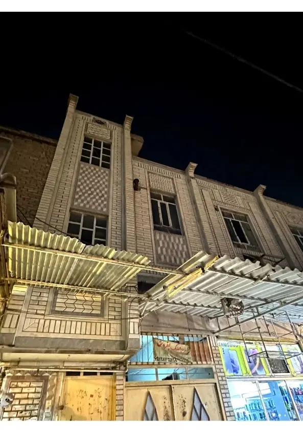 اجاره طبقه یک (بالا مغازه) در خیابان اصلی