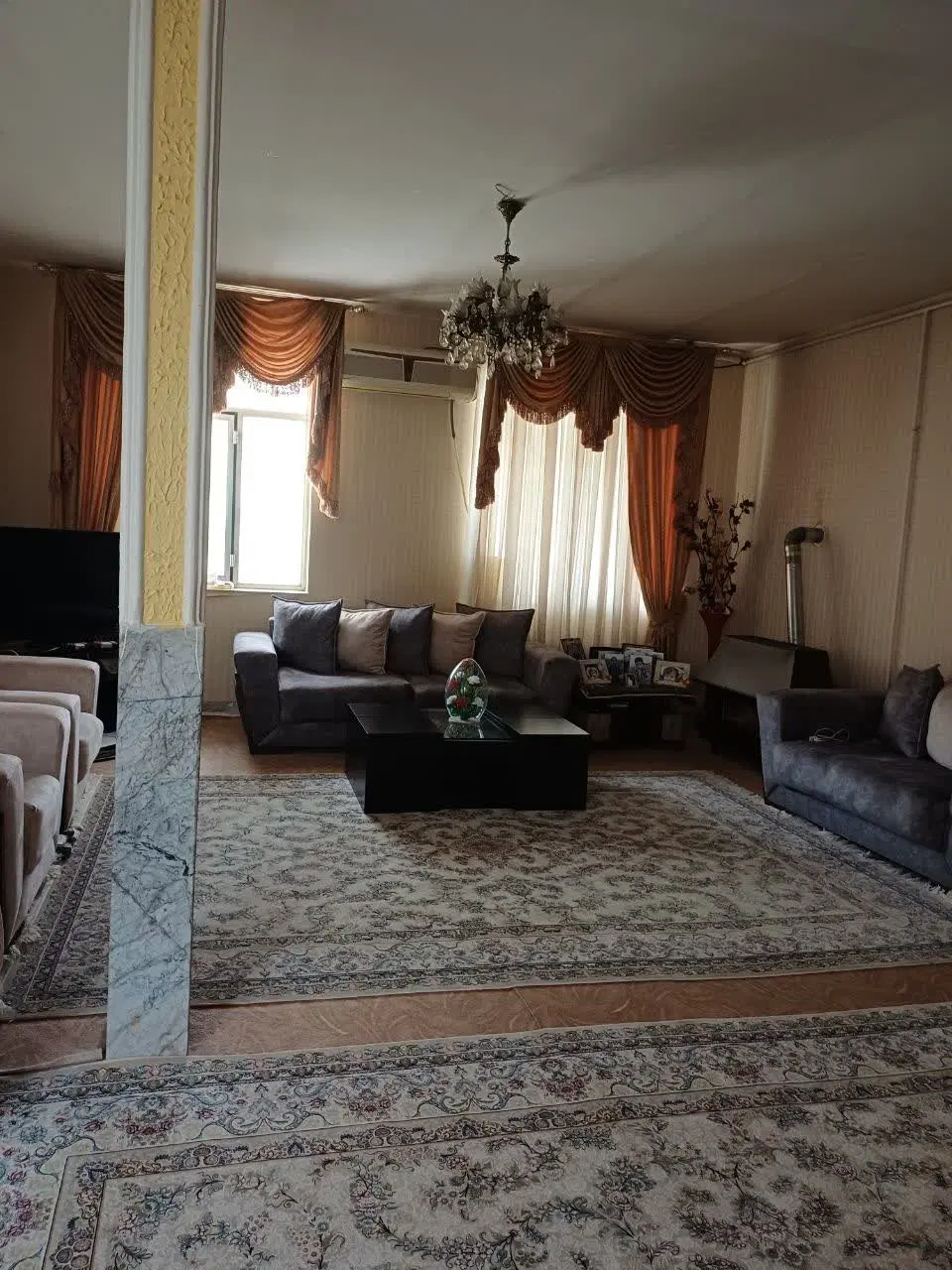 منزل مسکونی به متراژ ۲۴۰ متر کل زمین