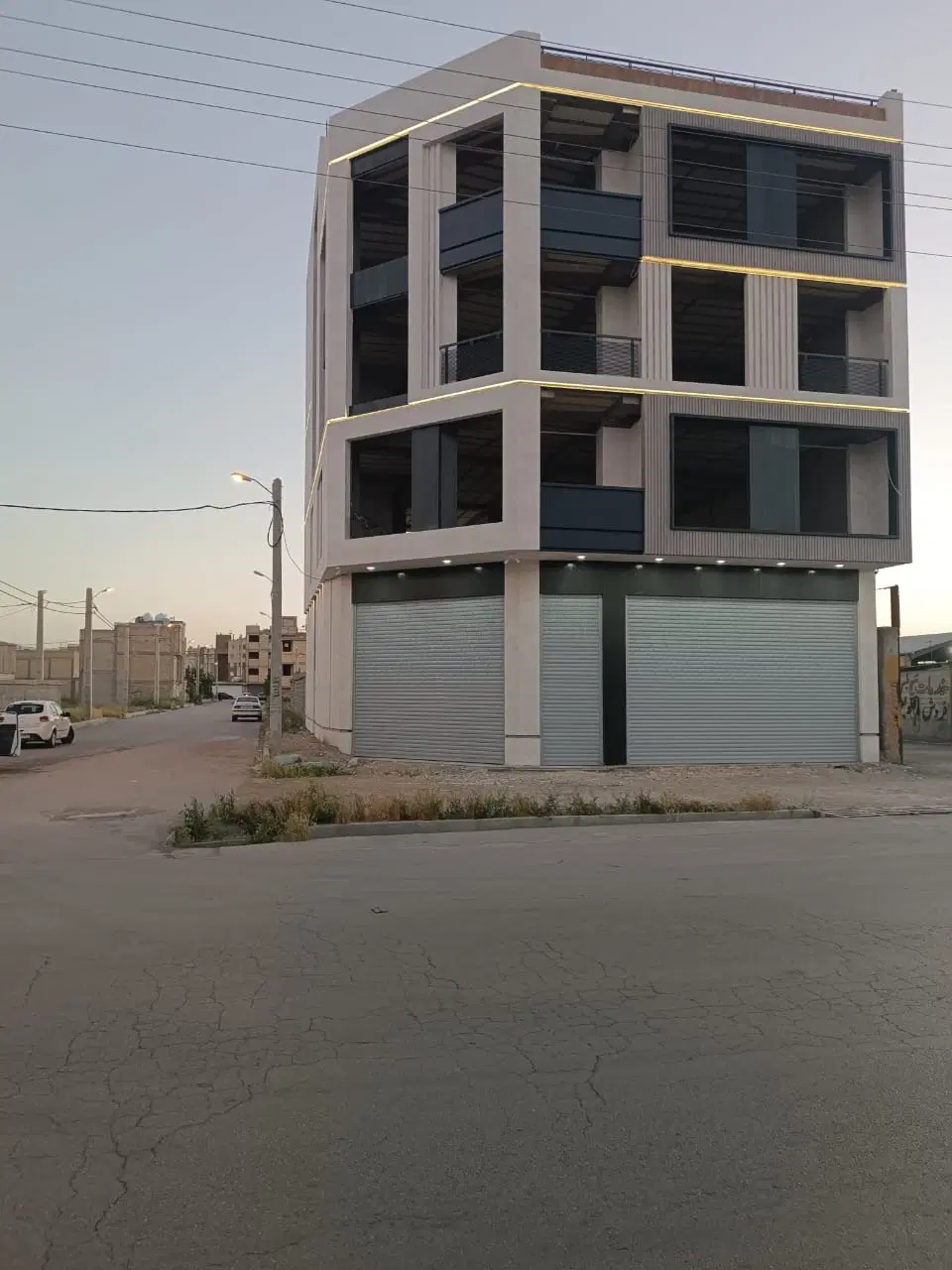 زمین فازسوم فرهنگیان ۱۸۰متر ساخت عقب