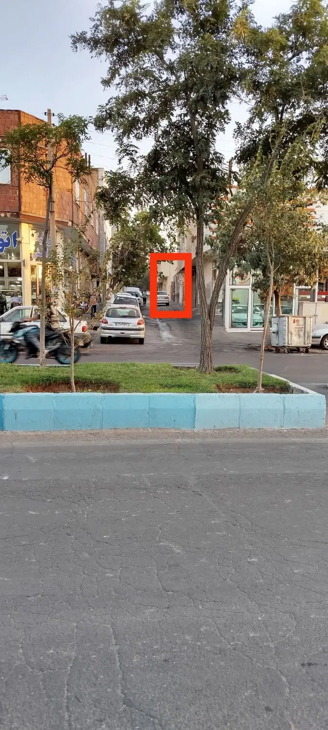 زمین حصار شده دو بر