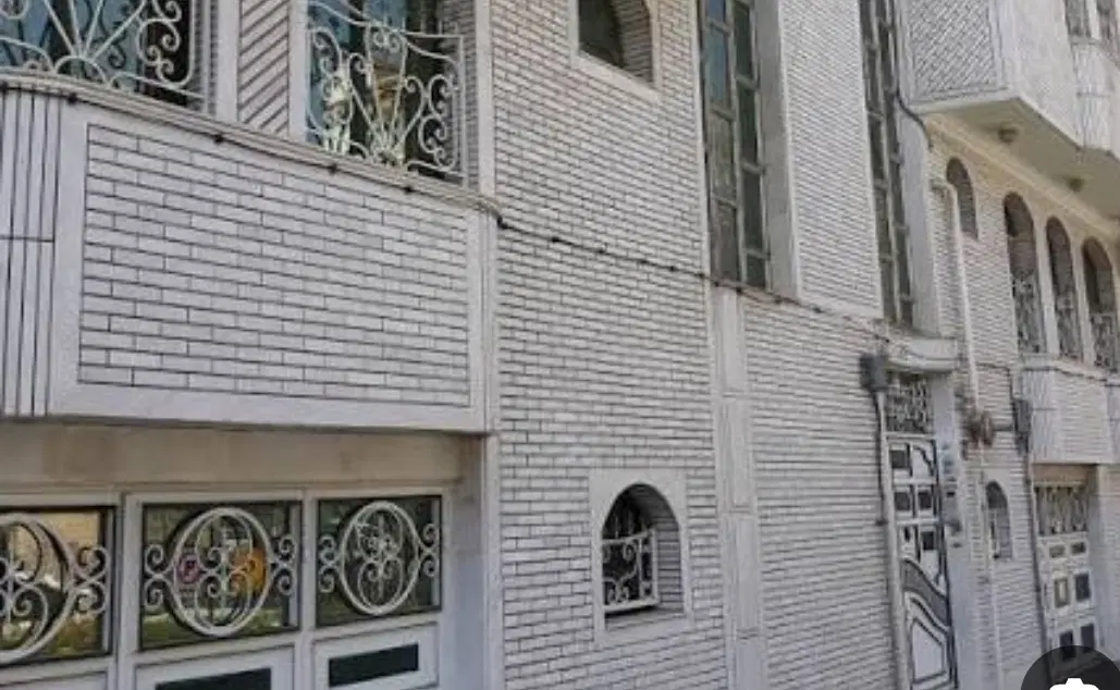 منزلی ویلایی 370متر دهانه 14متر عرض گذر 20