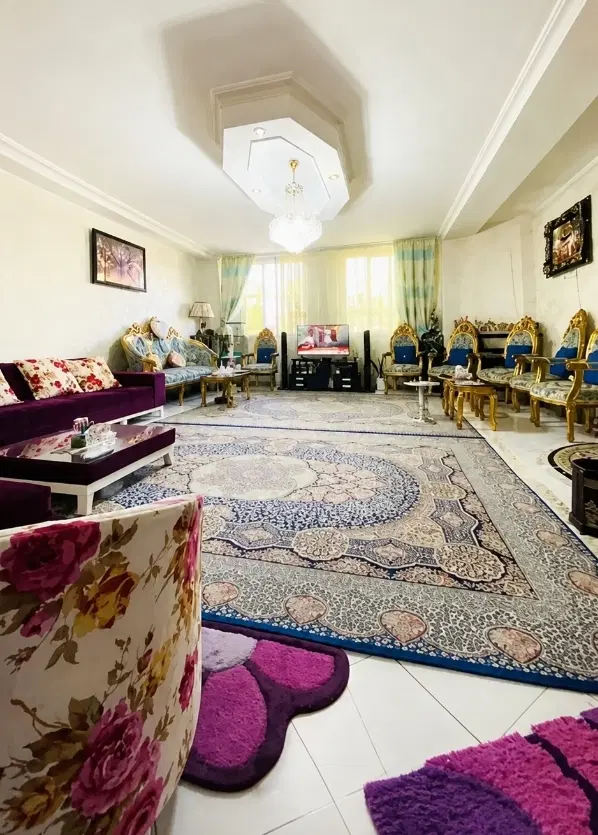 ۱۱۰متر۳خواب رو به خیابان لاله ۱ شرقی