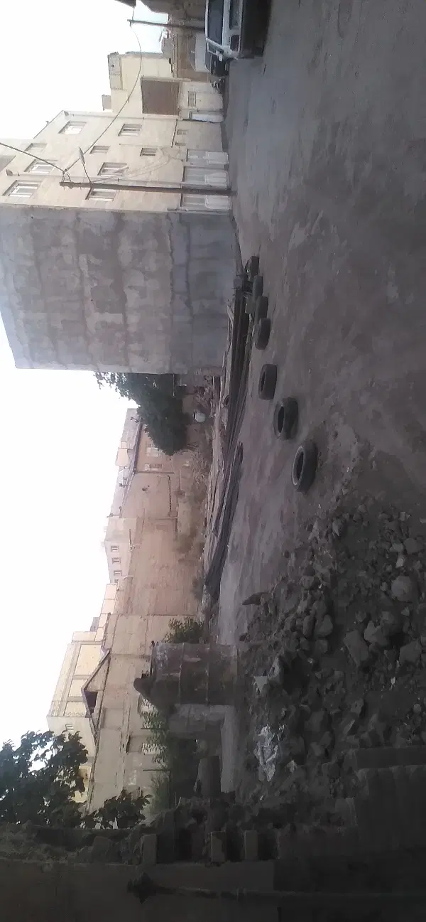 خانه کلنگی . تخریب و تخلیه شده .