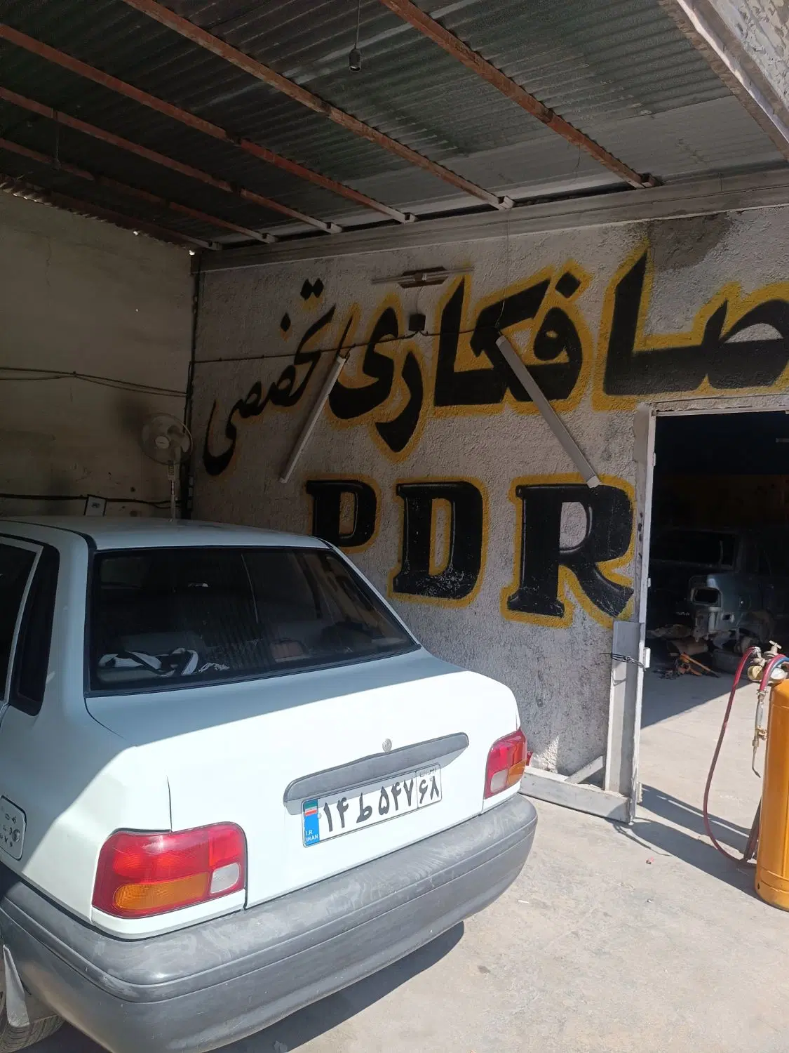 مغازه داخل گاراژ