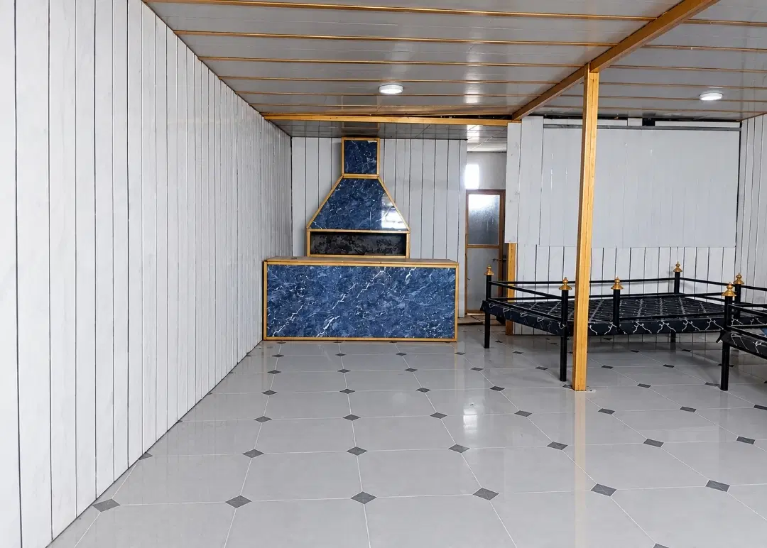 ملک تجاری لب جاده