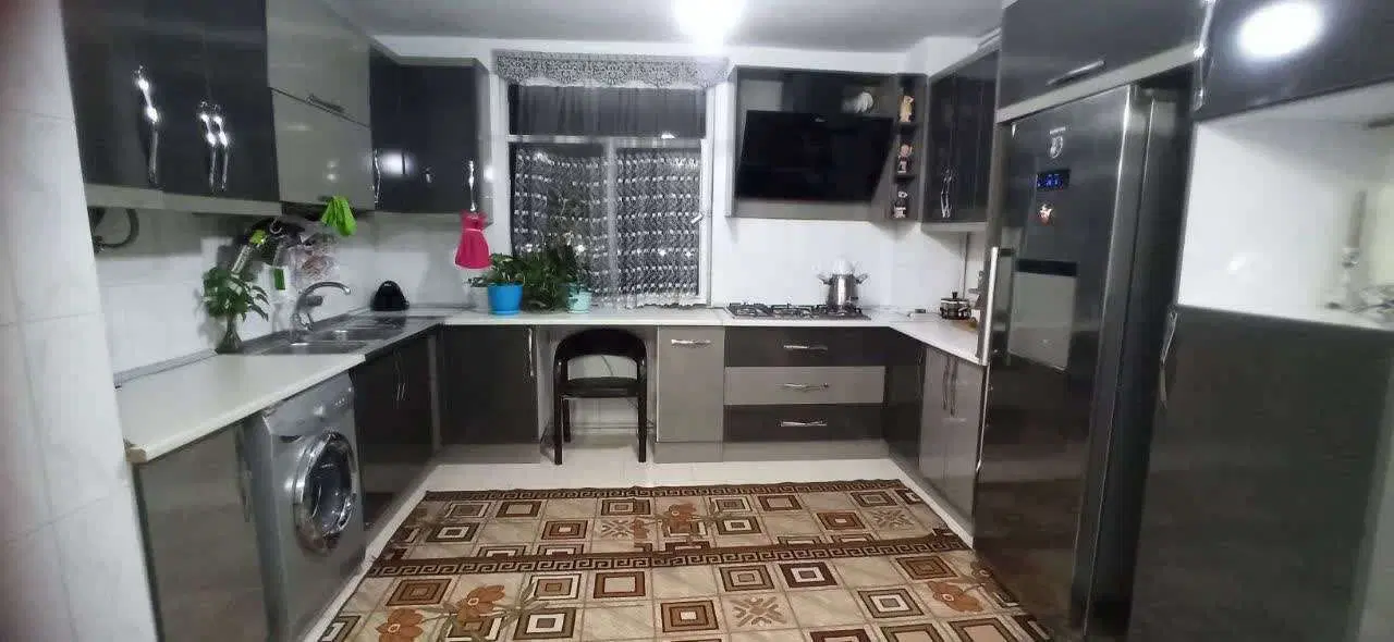۷۲ متر دو خوابه با انباری و پارکینگ