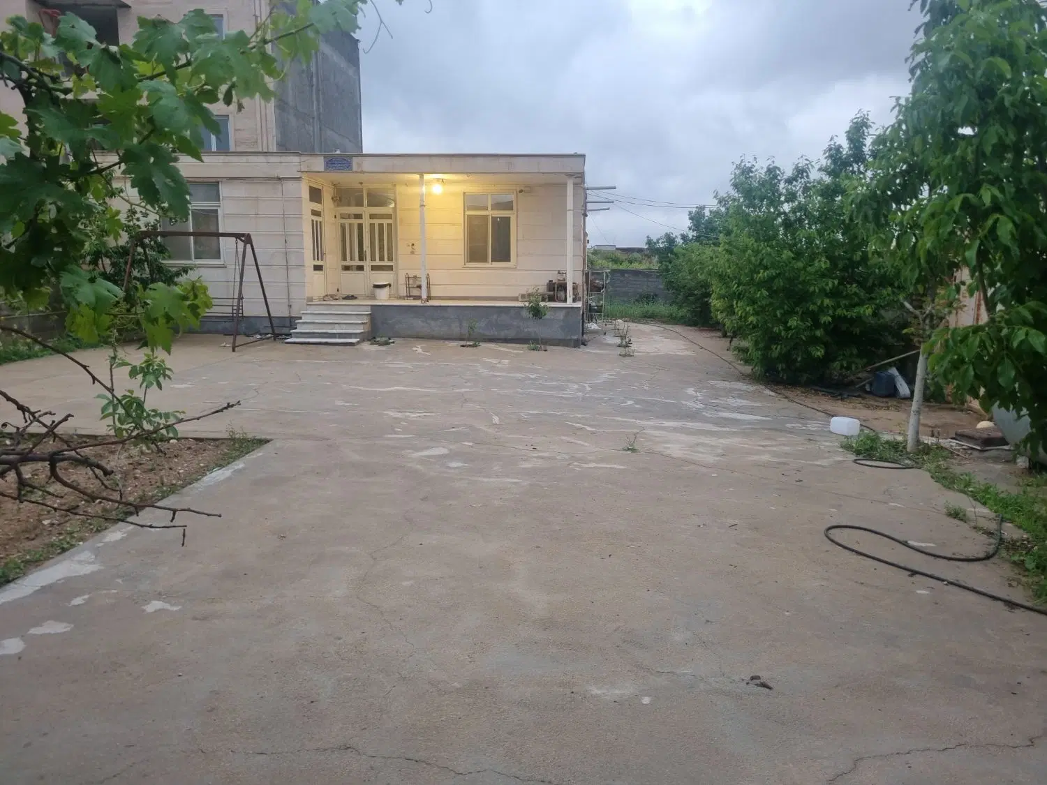 حیاط ویلایی ۱۰۰۰متر روستای حمزانلو