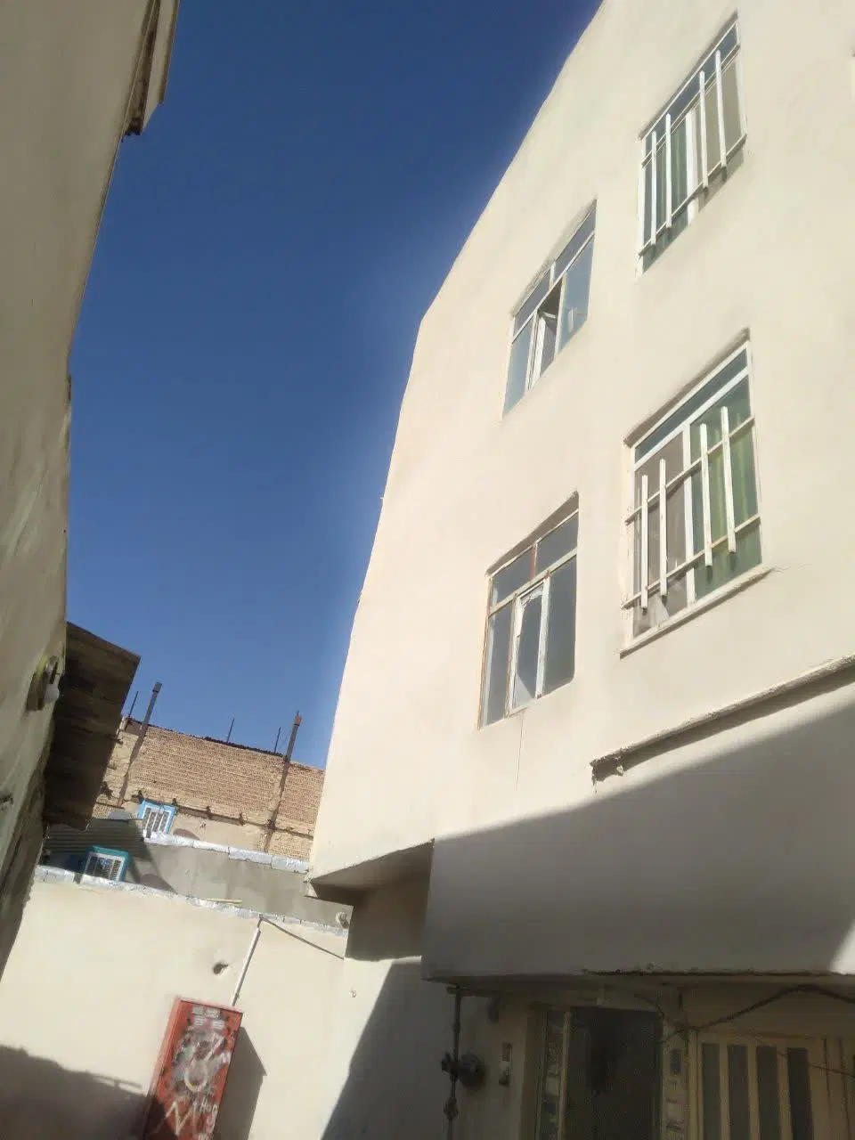 ساختمان ۵۰ متری سه طبقه شهرک امام حسین