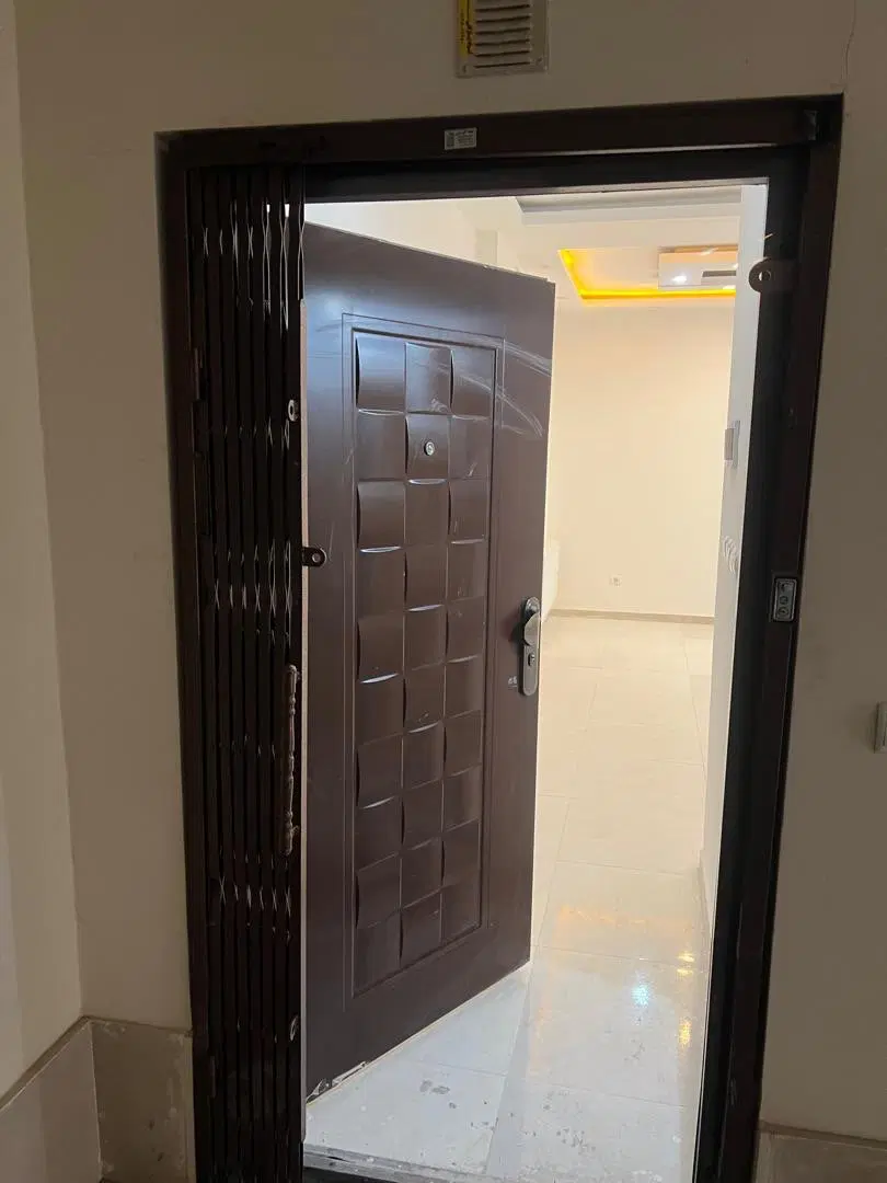 واحدجلو با پارکینگ سندی