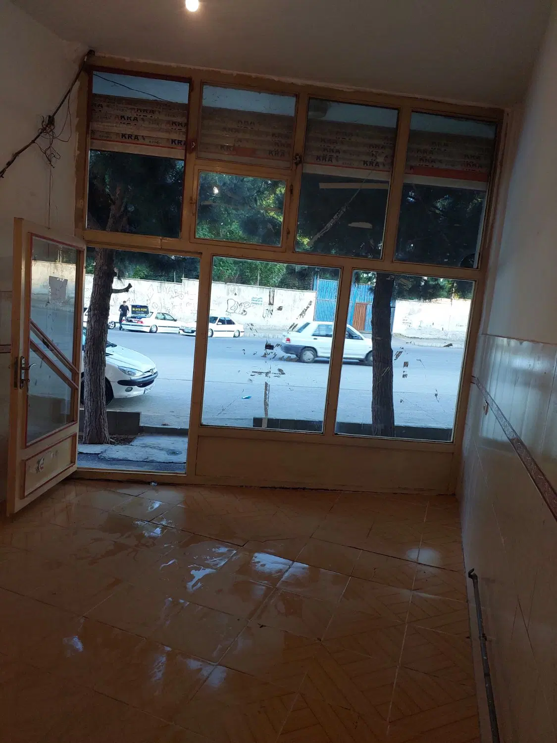 مغازه بر خیابان ۲۴ متری