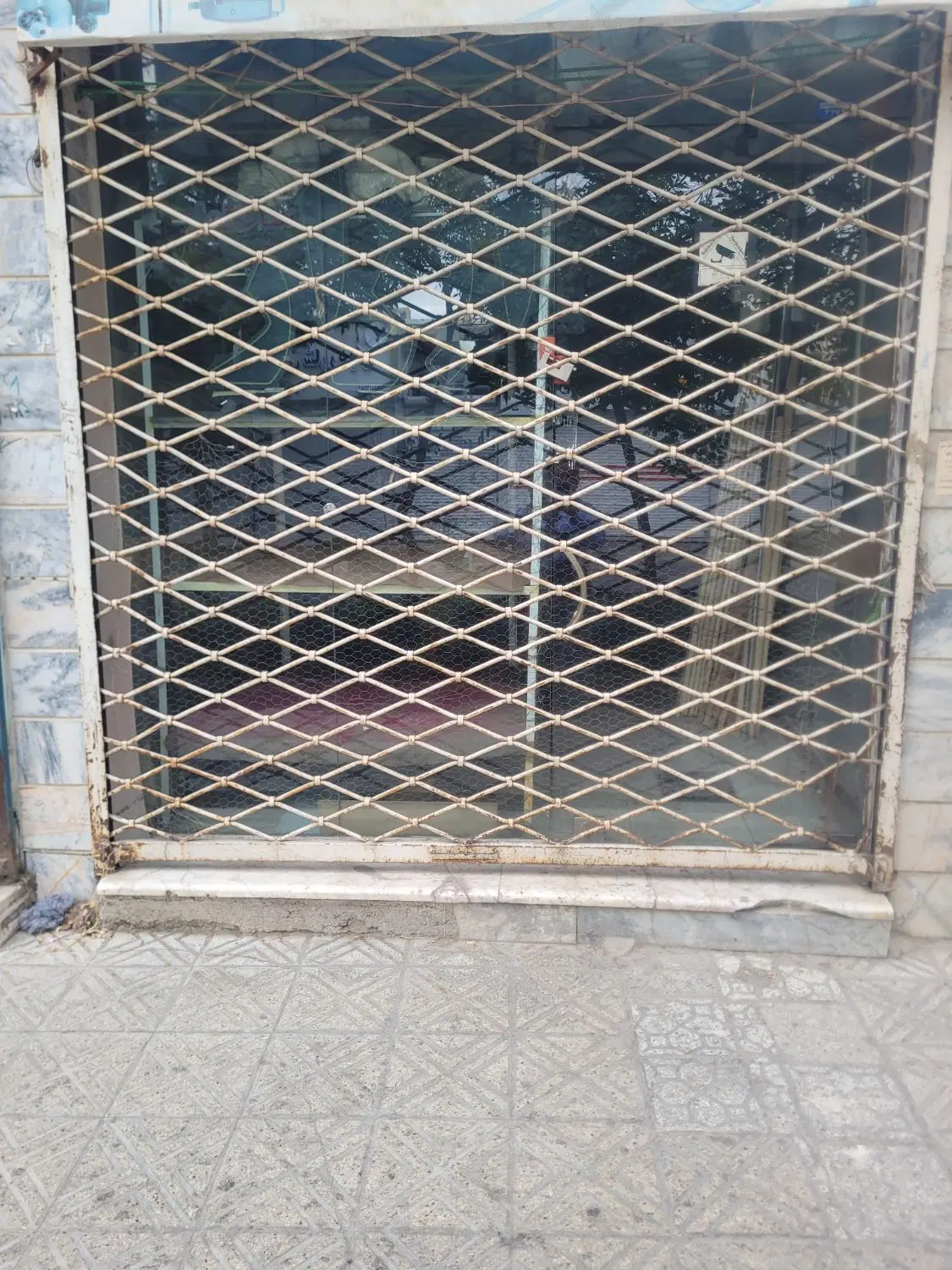 مغازه فروشی
