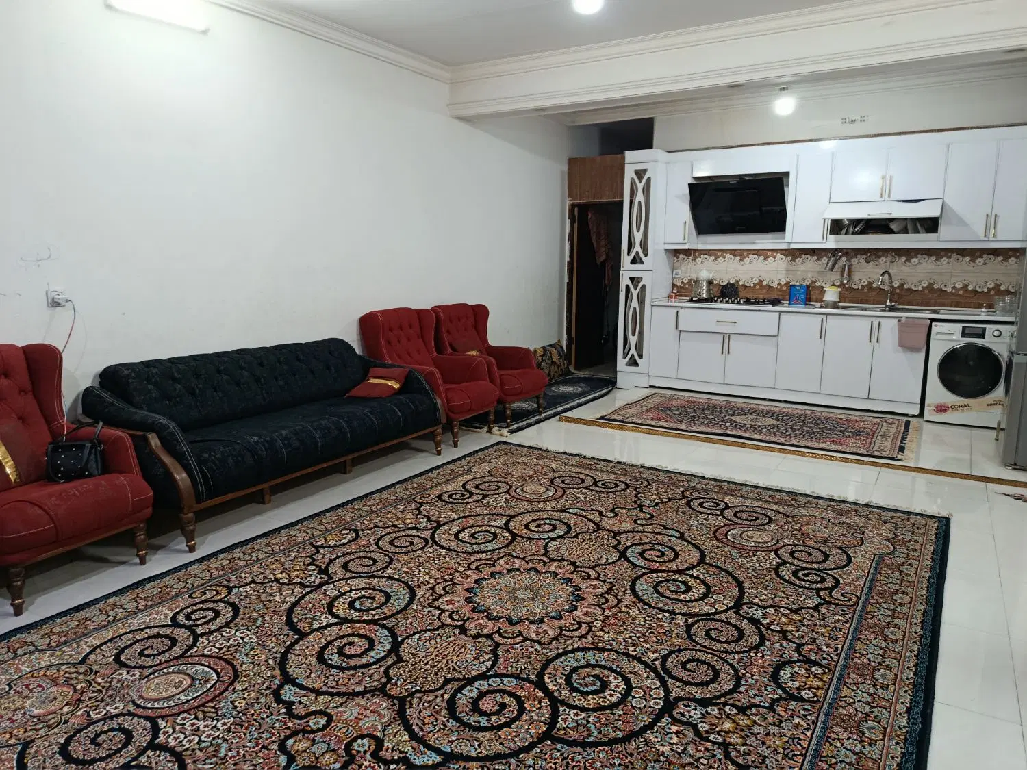 خانه طبقه همکف راه جدا ماشین رو