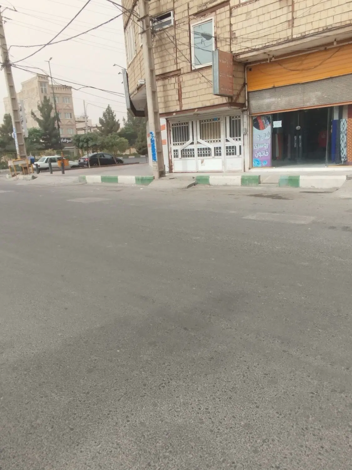 مغازه تجاری نبش حکمت شمالی