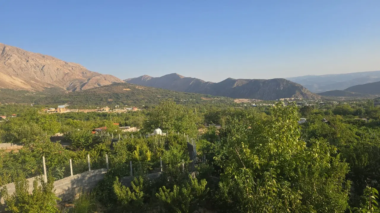 باغ در یاسوج. روستای وزگ