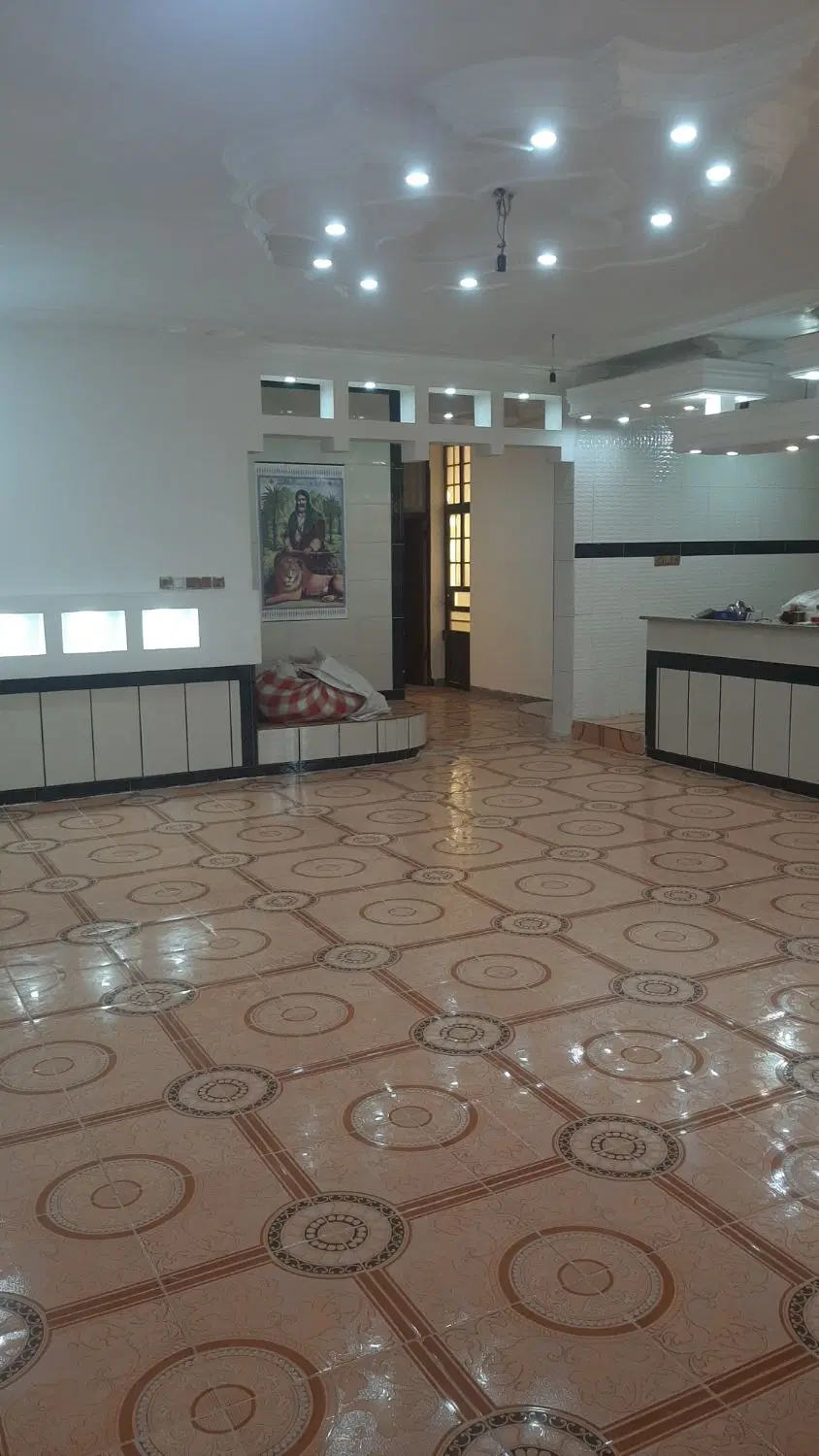 ۲ طبقه با زیر زمین ۱۵۰ متری