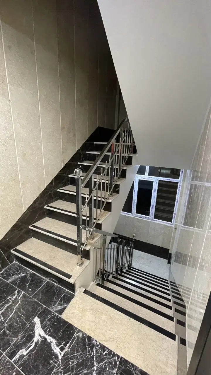 ۱۰۵ متر ۴ طبقه یکجا  نوساز  آماده تحویل