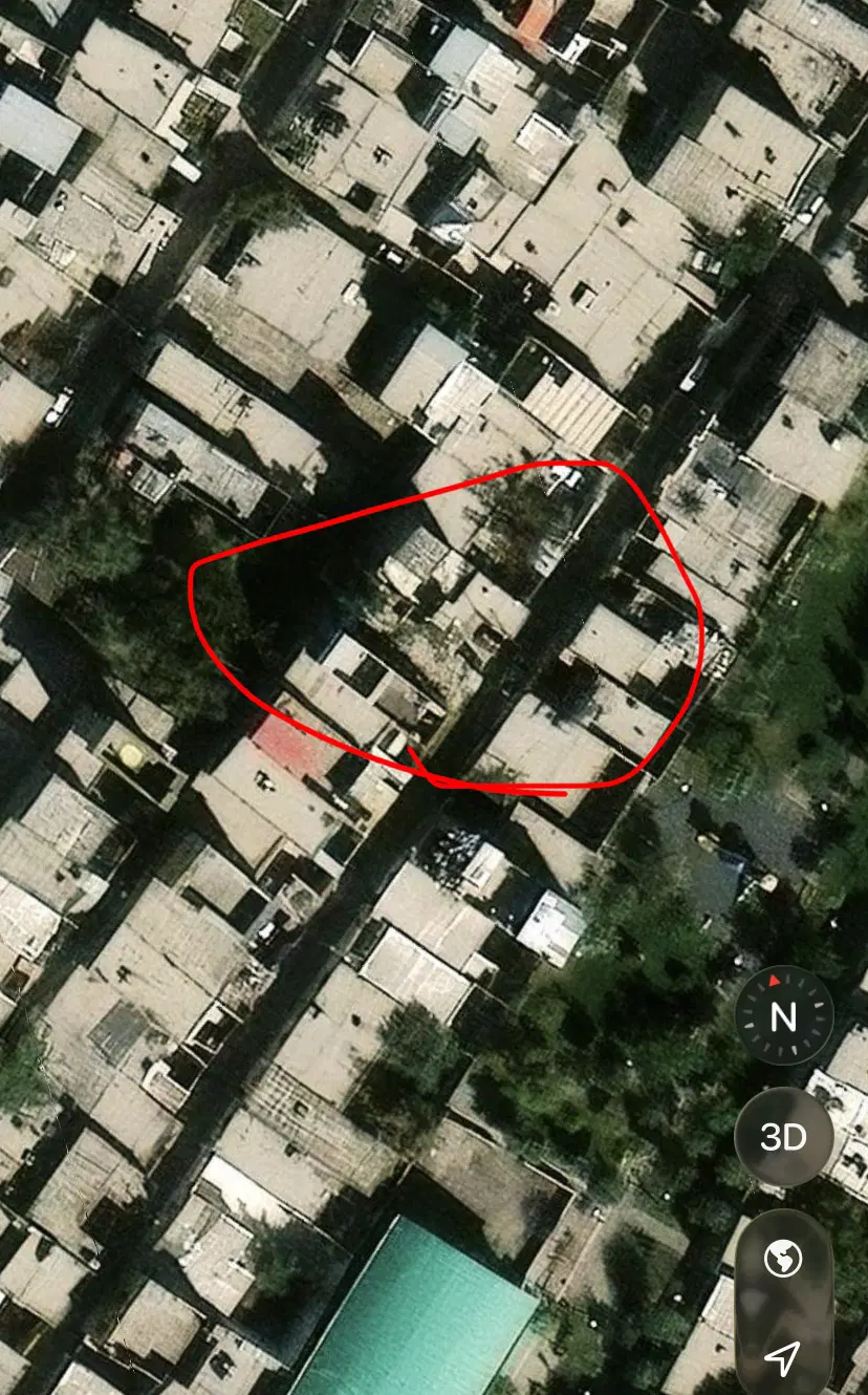 زمین ۱۰۰ متری با مجوز