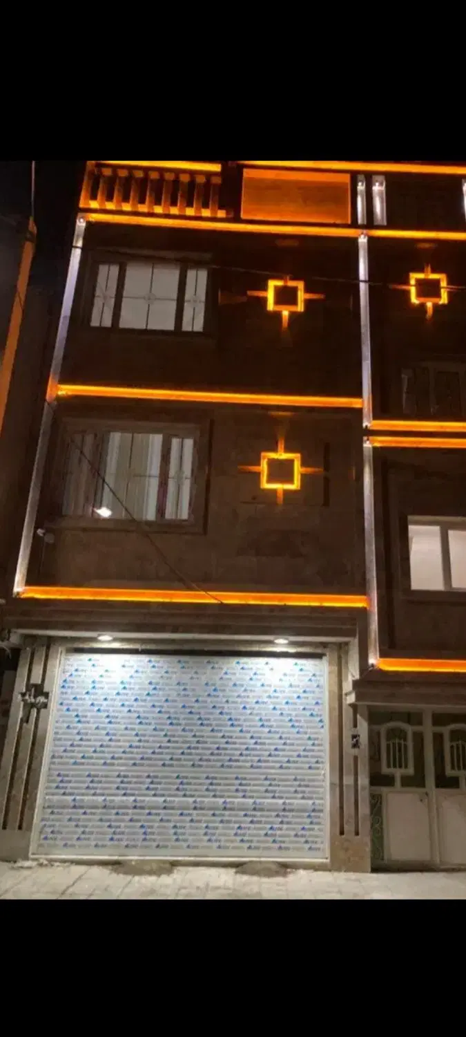 اپارتمان ، مغازه ، و حیاط  جمعا 160 متر همکف