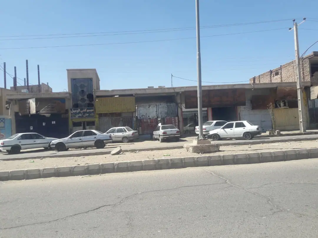 ۲۴۰۰ متر گاراژ با ۶ مغازه
