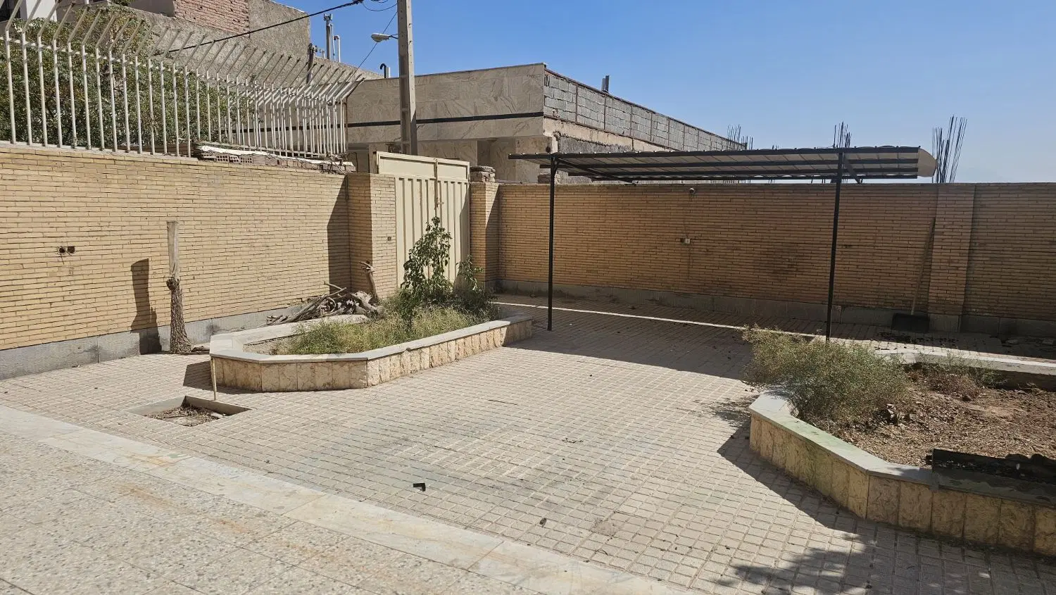 ویلایی ۵۳۰ متری ۴ خواب