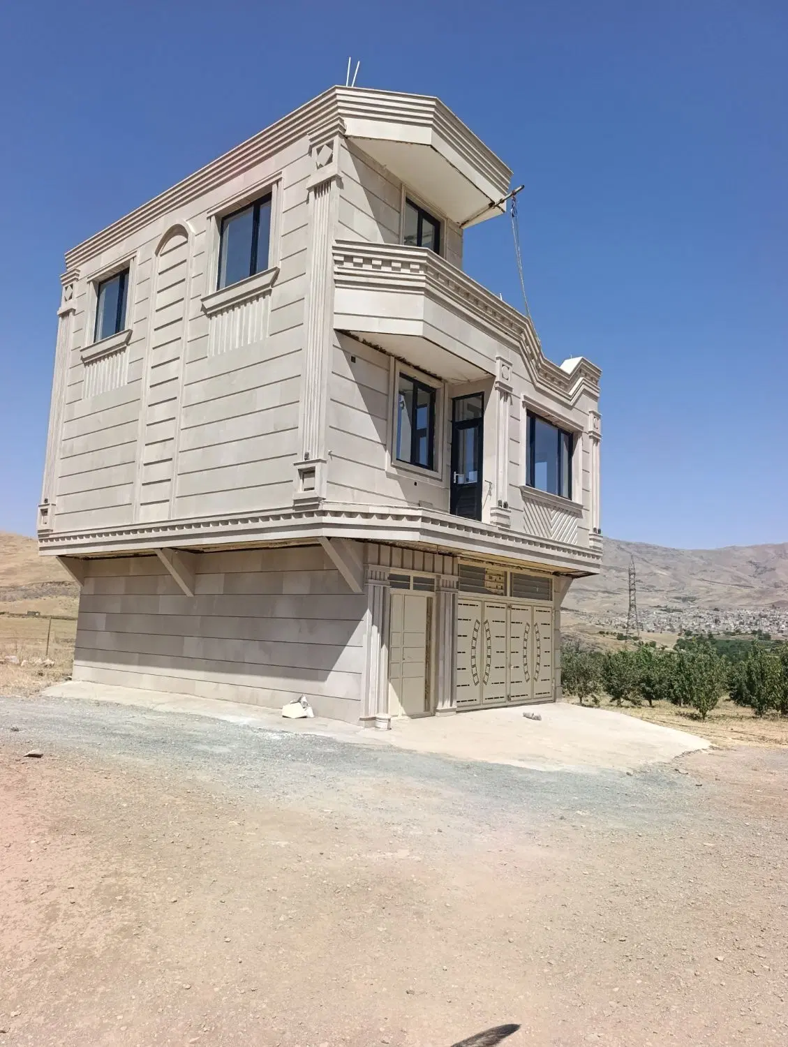 باغ 4500متر محدوده شهری شهرک مولوی بغل عمارت خانی