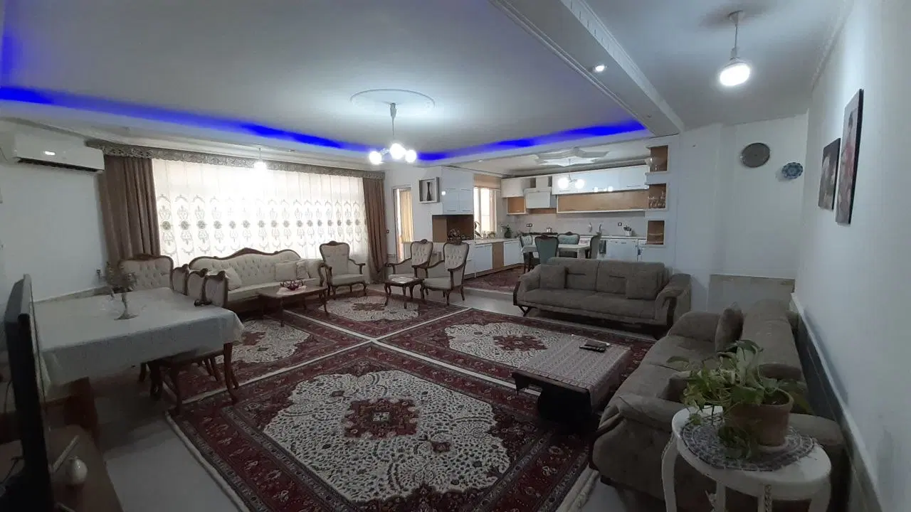 فروش یک طبقه از ساختمان یک پیلوت، دو طبقه