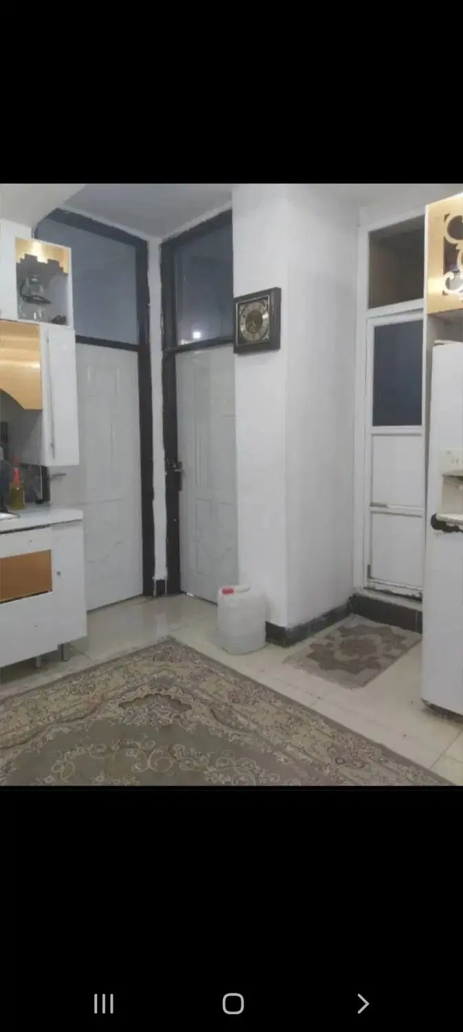 ویلایی همراه با گاراژ بزرگ