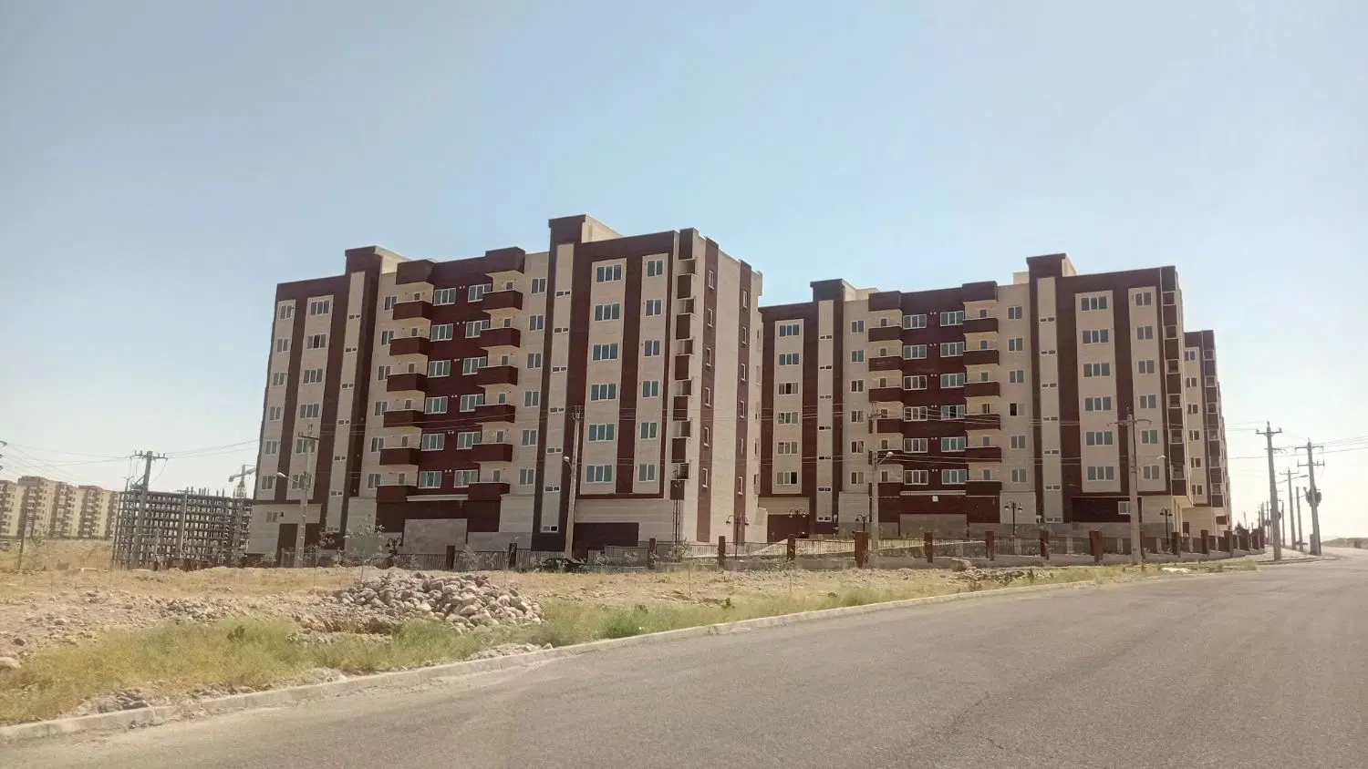 آپارتمان ۱۰۰ متری سهند فاز ۳ بر اتوبان