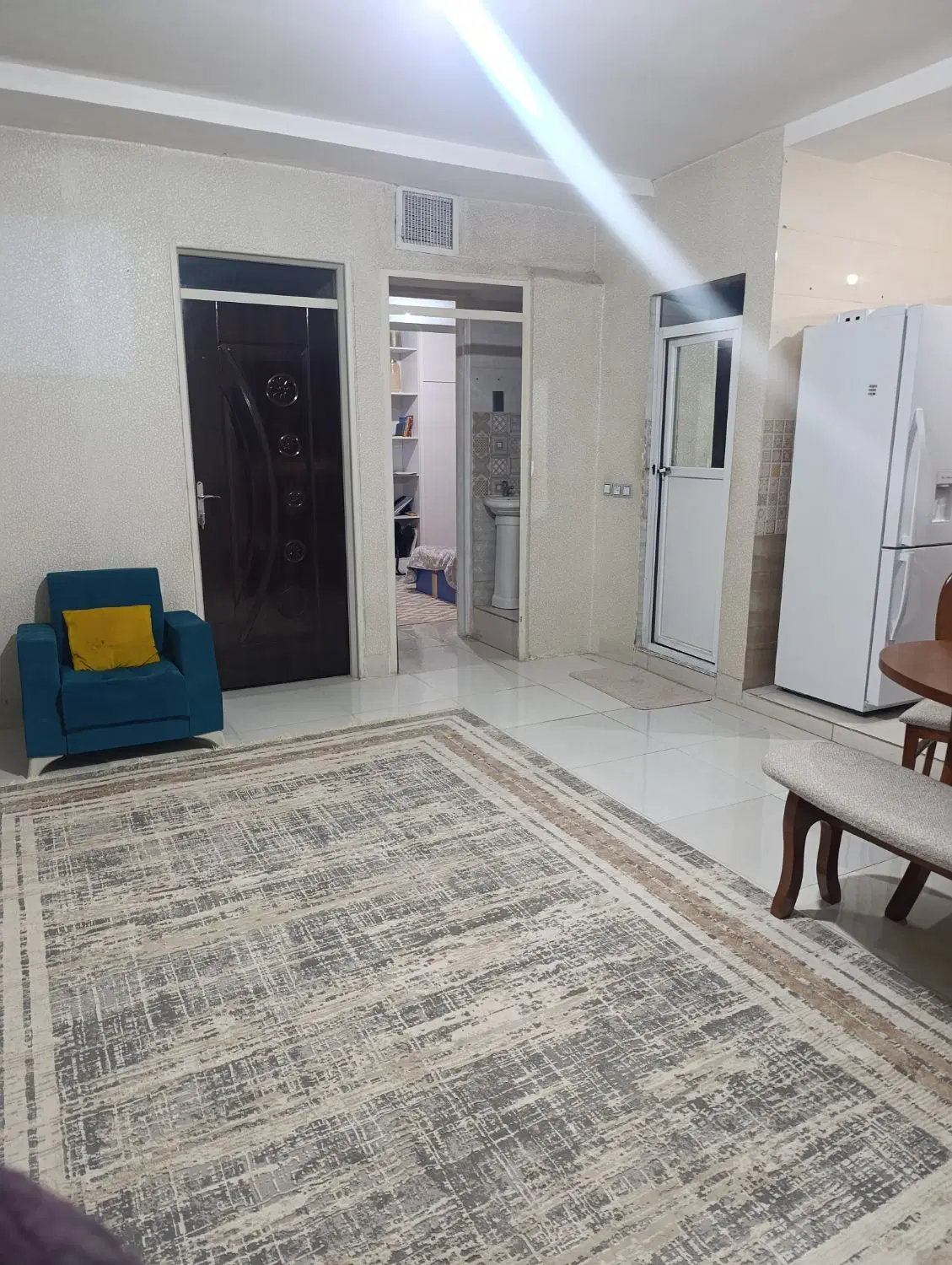 همخونه خانم میپذیرم
