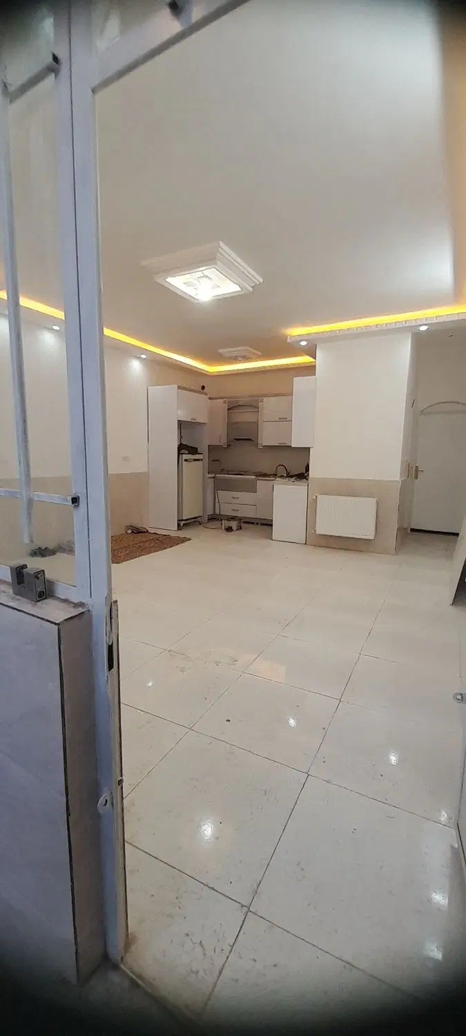 خانه طبقه اول ماشین رو نوساز