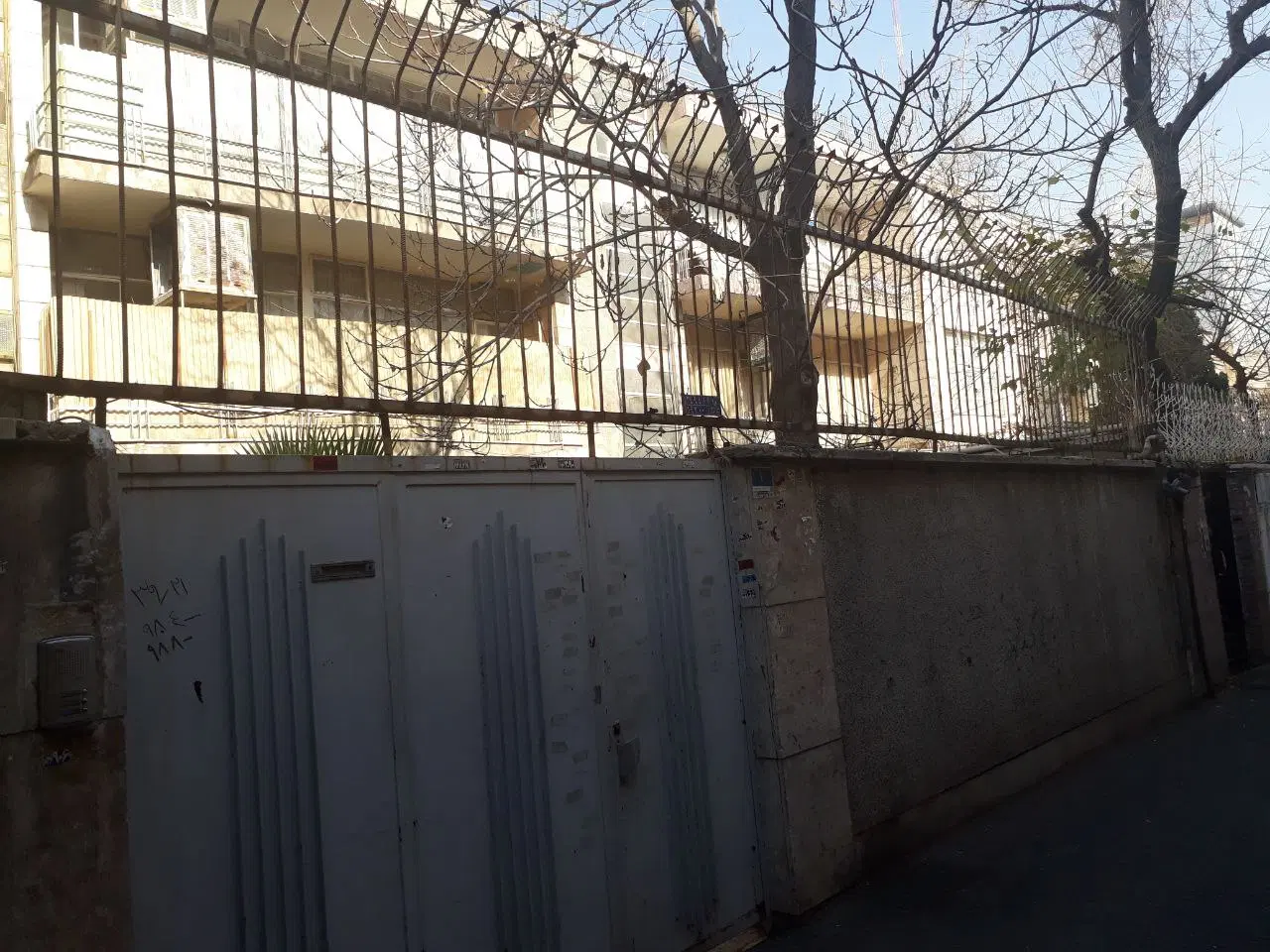 حافظ روبروی بازار موبایل ایران