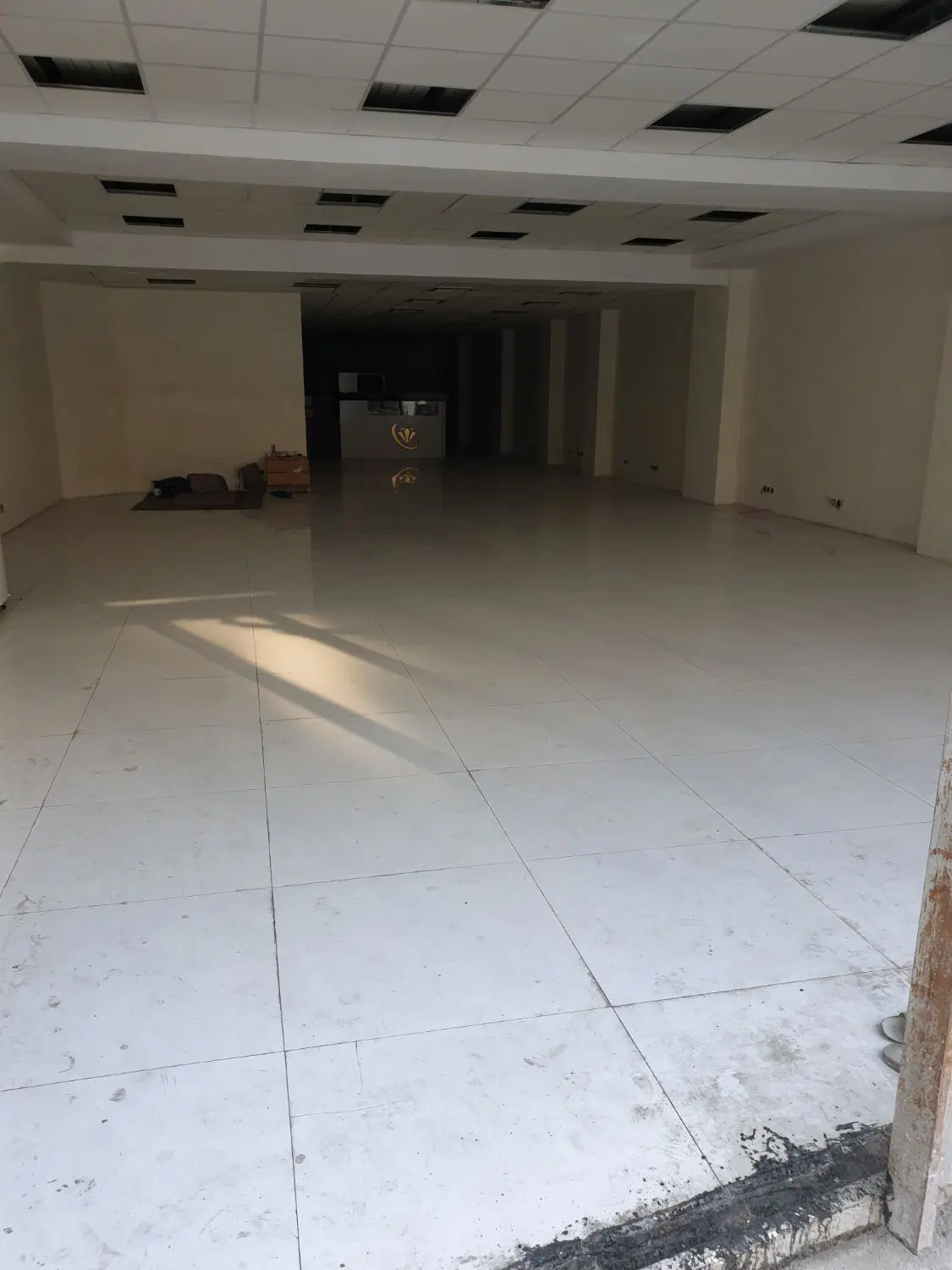 بر دولت ساختمان نیمه کاره اداری تجاری